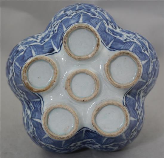 A Chinese blue and white garlic neck tulip vase, 19th century, 24.5cm